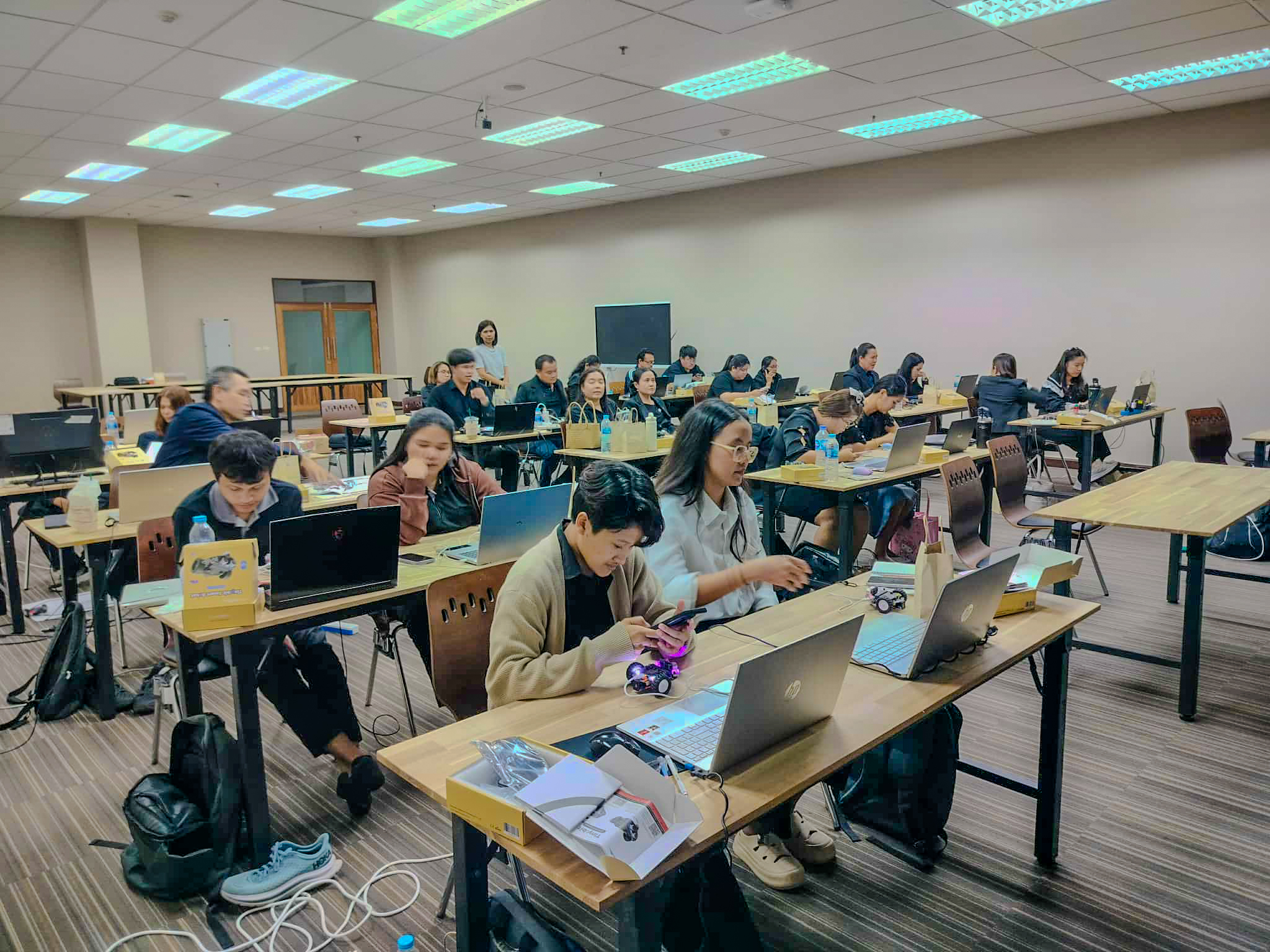 Read more about the article หลักสูตร BIT – IDTM ม.อ.ตรัง จัดอบรม “เขียนโปรแกรมด้วยบล็อกคำสั่ง & ไมโครบิต” สำหรับครูระดับประถม–มัธยมต้น